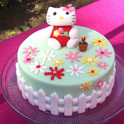 Hello Kitty Cake