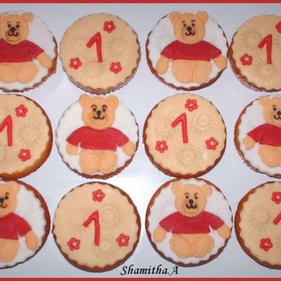 Pooh Bear Cupcakes