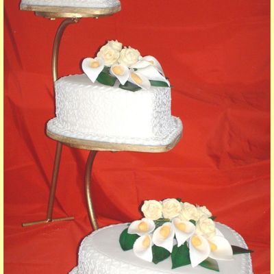 Calla Lilly & Rose Wedding Cake