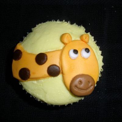 Giraffe Baby Shower Cupcakes