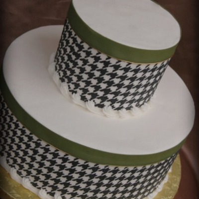Houndstooth Stenciled Cake