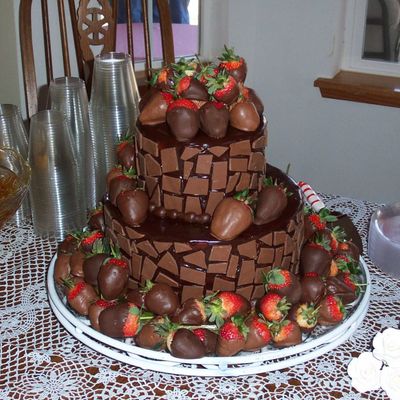 Jerry Cake With Strawberries
