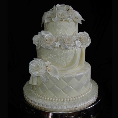 Diamond Anniversary With Pearlized Roses