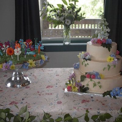 Fresh Flower Wedding Cake With Bug & Flower Cupcakes For The Kids