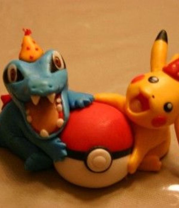 Pikachu & Totodile Topper