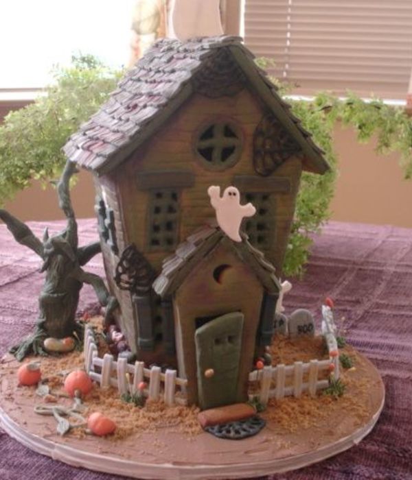 Halloween Gingerbread House