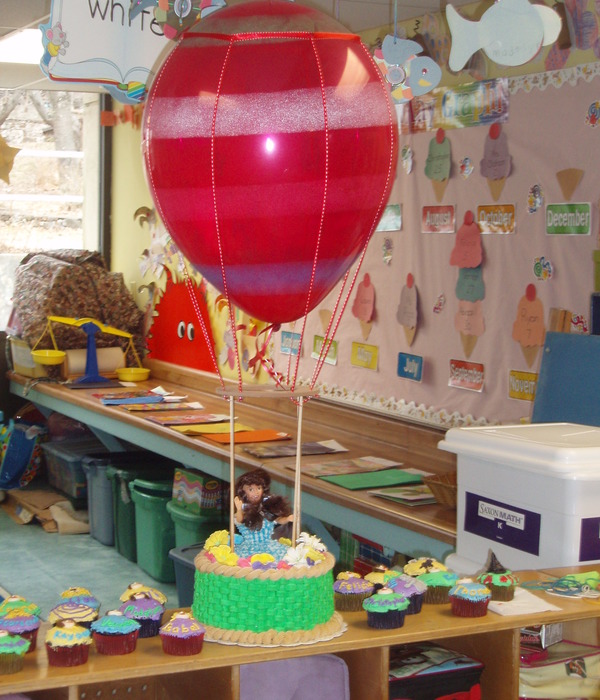 Dorothy - Wizard Of Oz - Hot Air Balloon