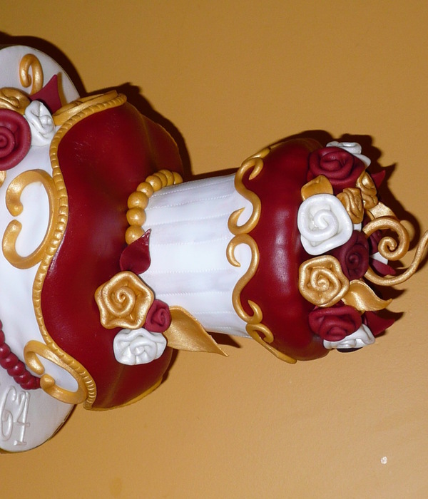 Red, White & Gold Roses Cake