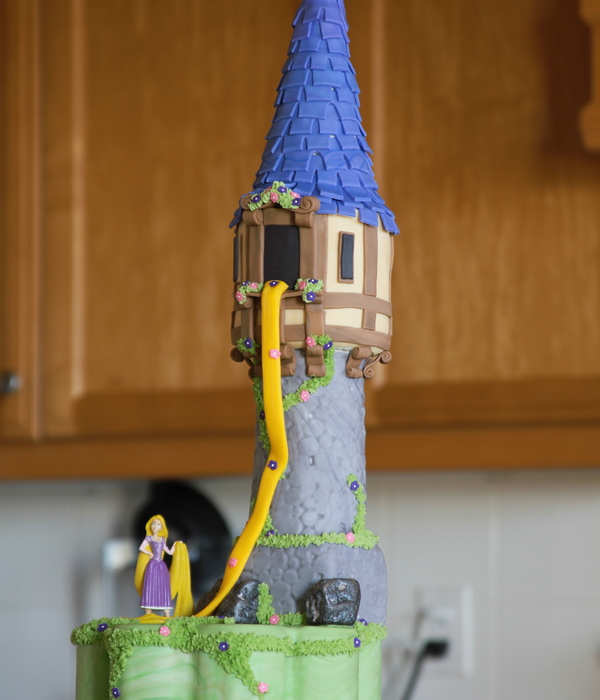 Tangled Rapunzel Cake