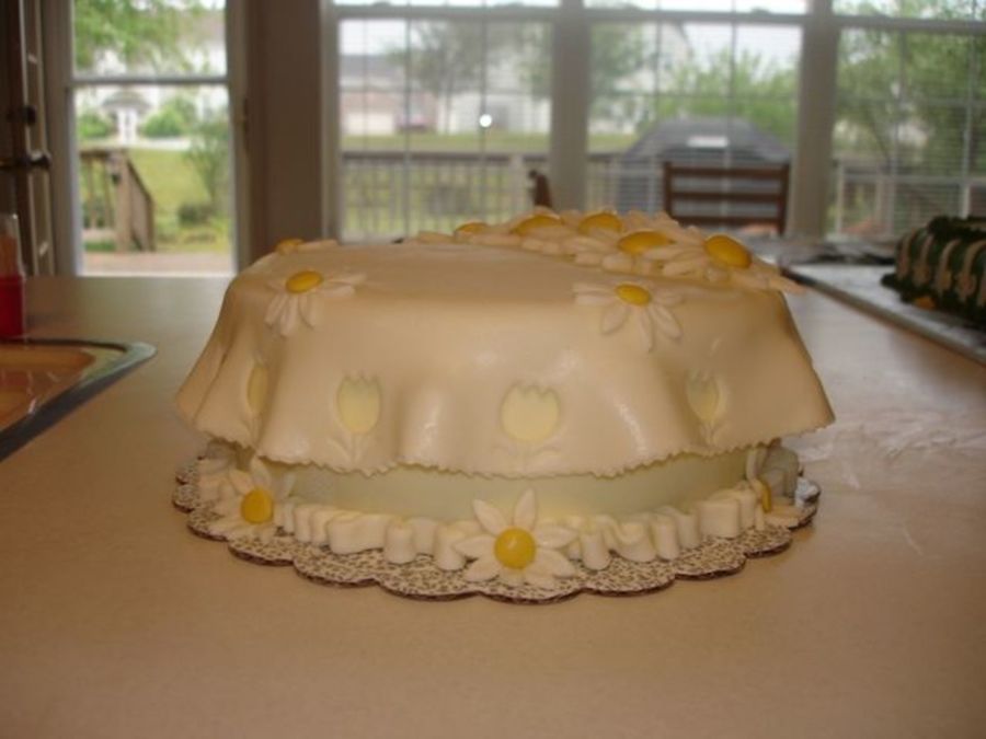 Daisy Flower Cake