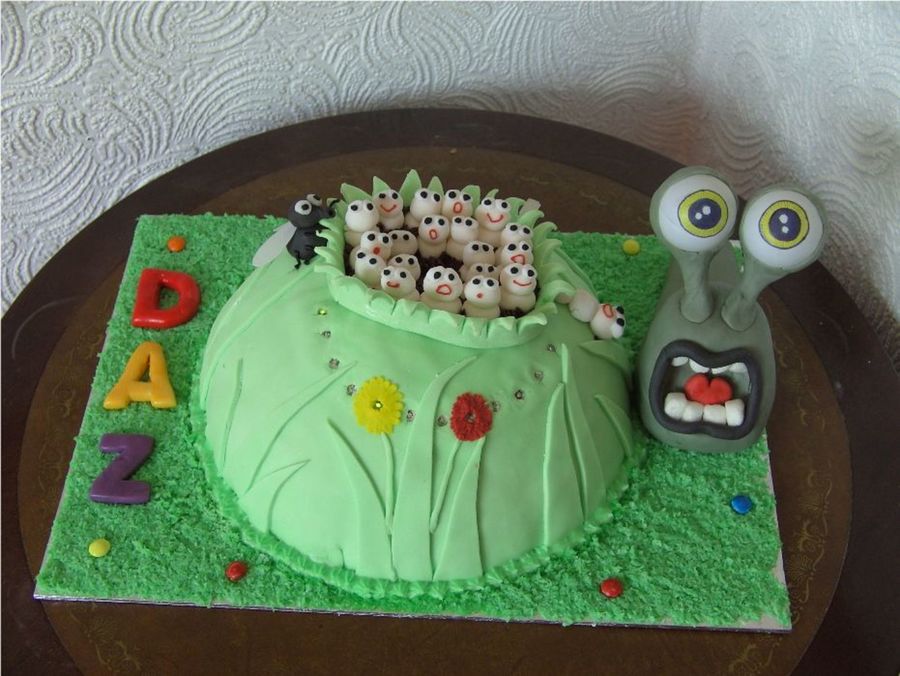 Singing And Flashing Flushed Away Slug And Maggot Cake!