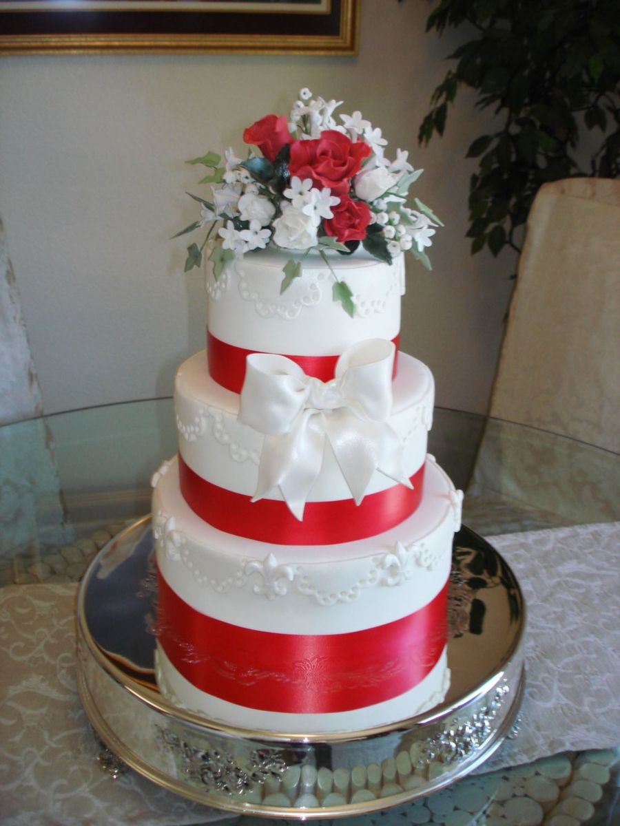 Round Wedding Cake