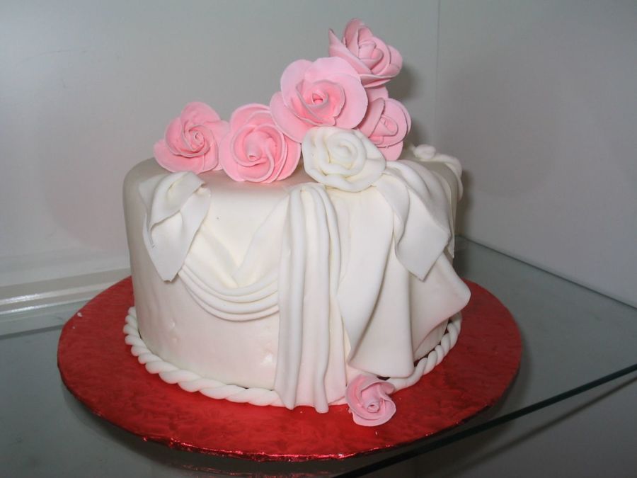 Fondant And Gum Paste Pratice Cake Decorations