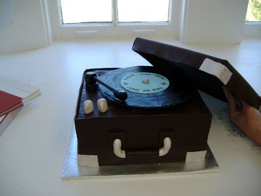 Vintage Record Player on Cake Central