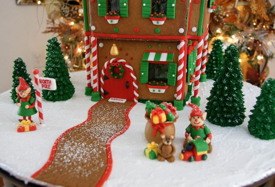 Santa's Gingerbread House 2009