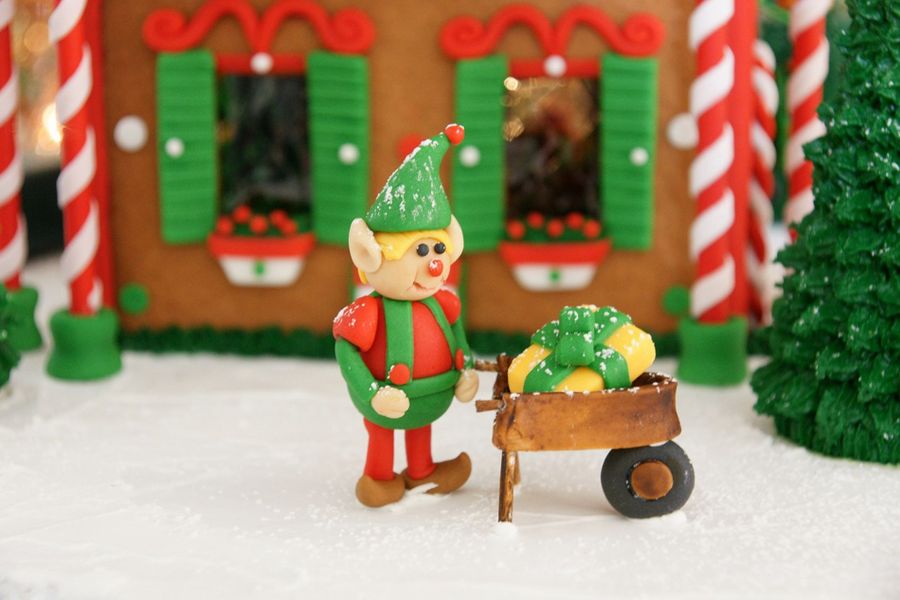 santas gingerbread house