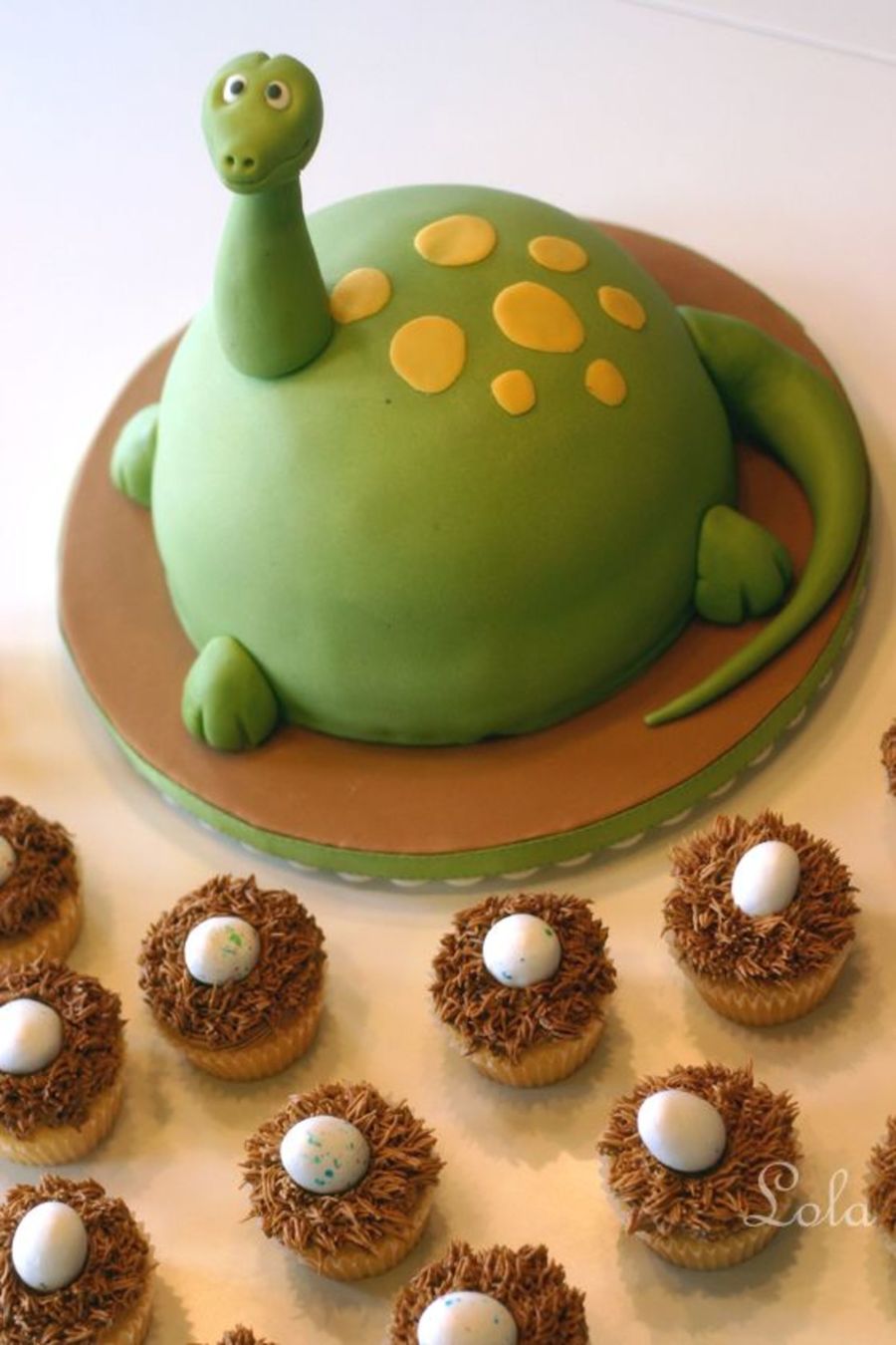 Dinosaur With Egg Cupcakes - CakeCentral.com