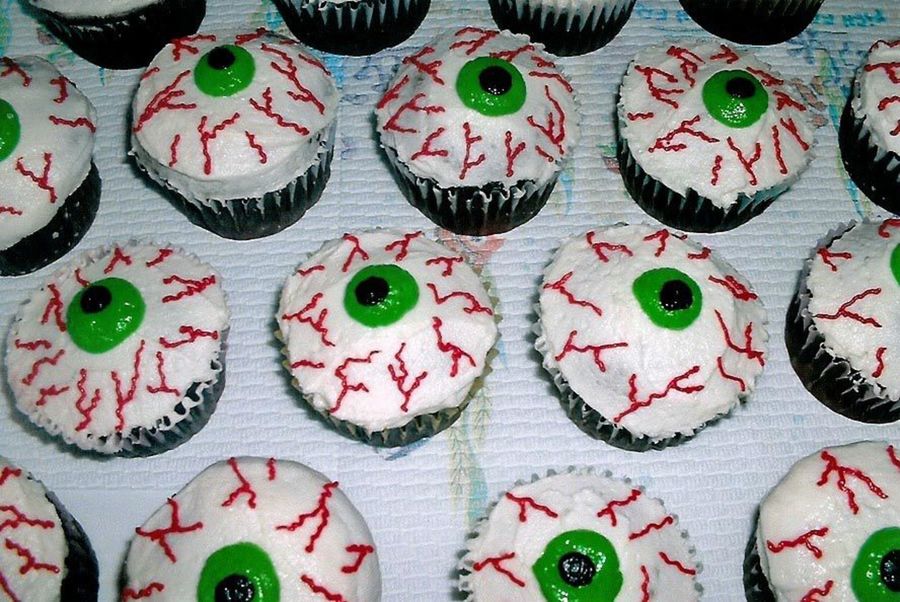 Halloween Eyeball Cupcakes