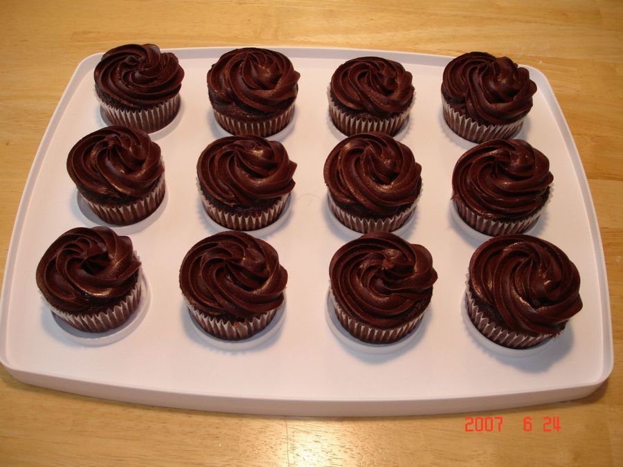 Marshmallow Cream Filled Chocolate Cupcakes