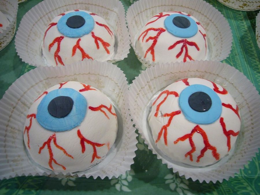 Halloween Eyeball Cupcakes