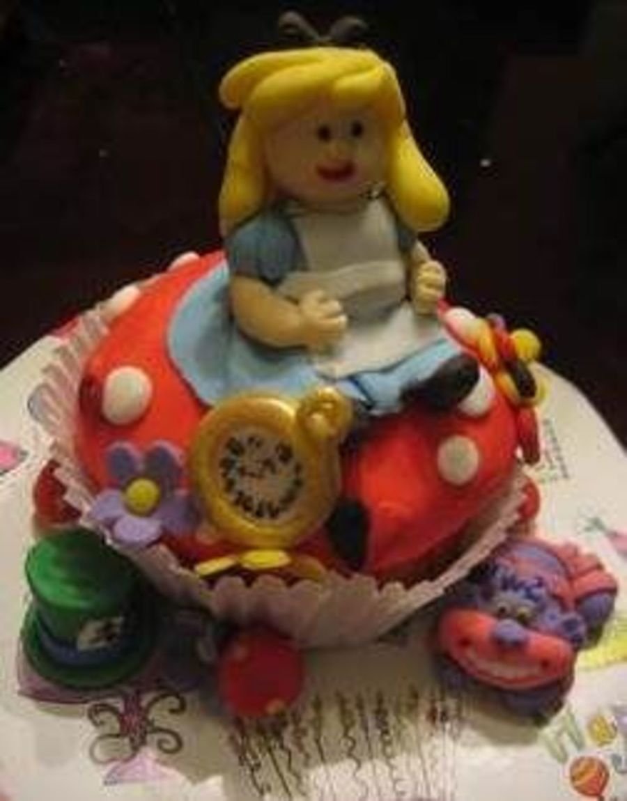 Alice In Wonderland Muffin Size Cupcake