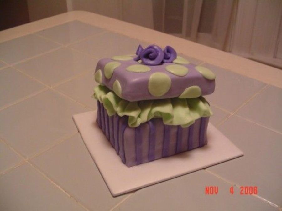 Mini Fondant Gift Box Cake