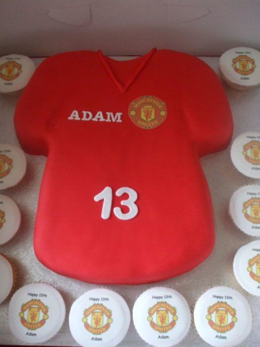 Manchester United Football Shirt Cake.
