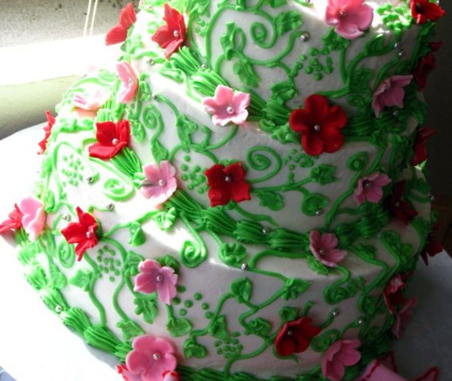 Red And Pink Flower Cake