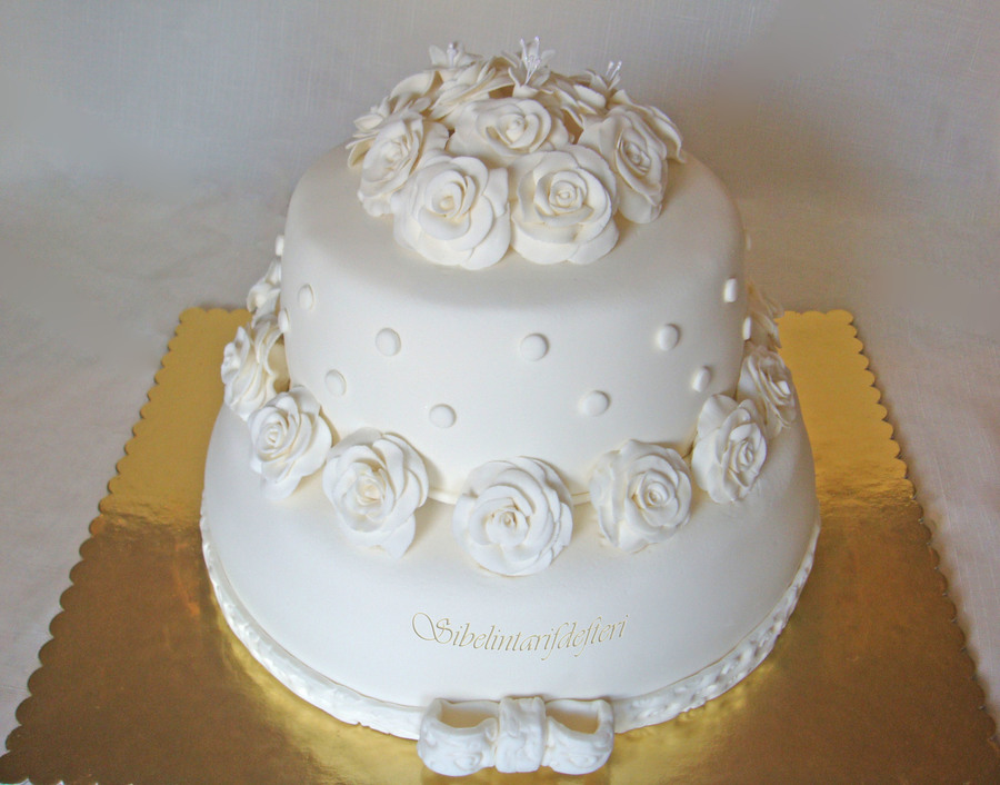 White Roses Wedding Cake