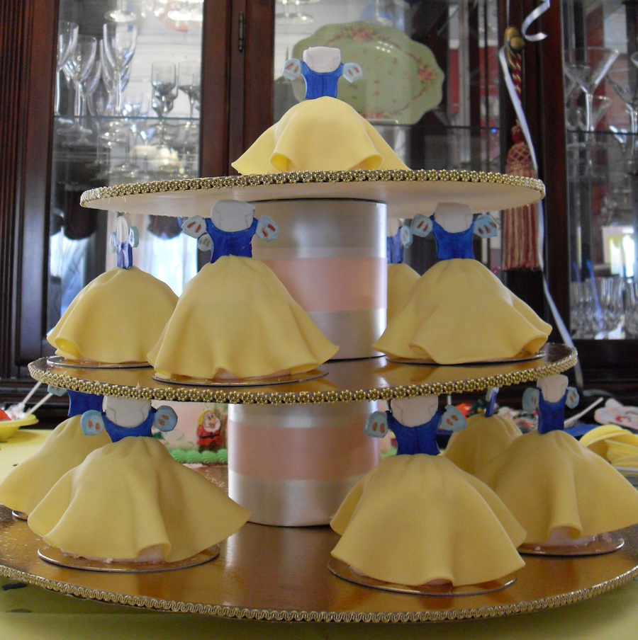 Snow White Dress Cupcake - CakeCentral.com