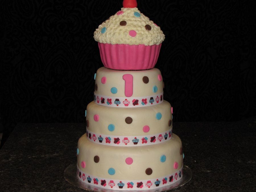 "1St" Birthday Cupcake Cake