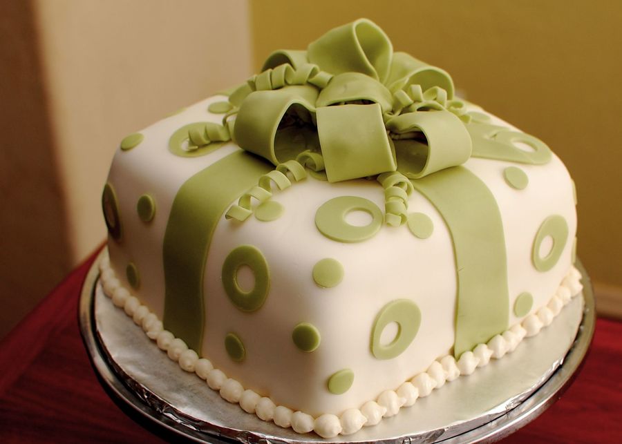 Course 3 Fondant Present Cake