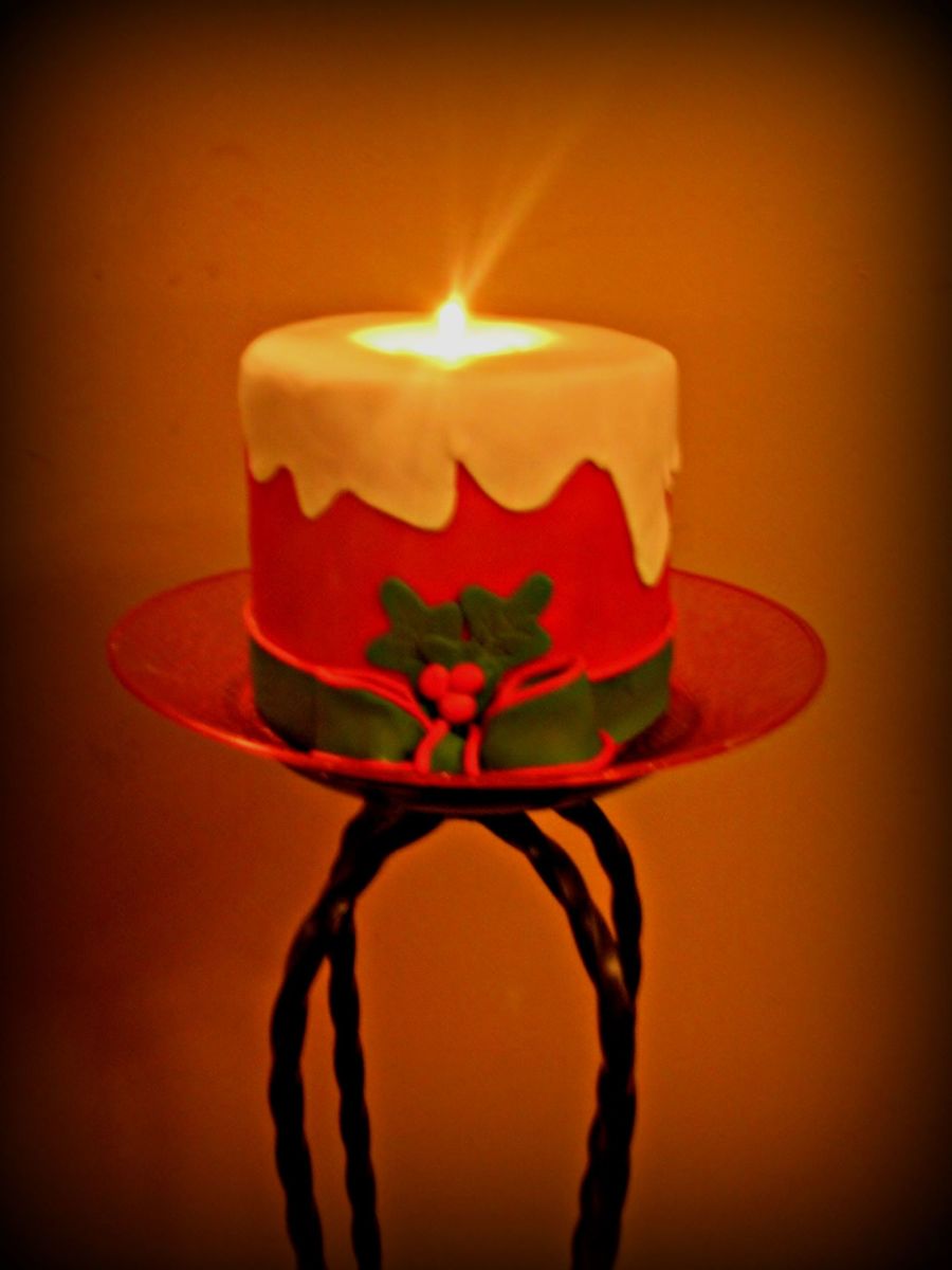 " Christmas Candle Cake"