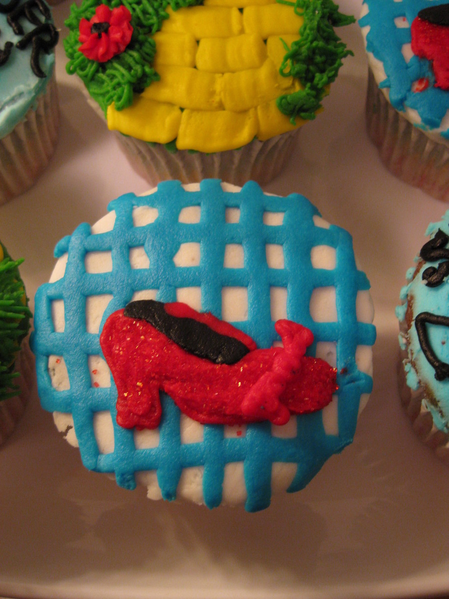 Wizard Of Oz Rainbow Cupcakes - CakeCentral.com