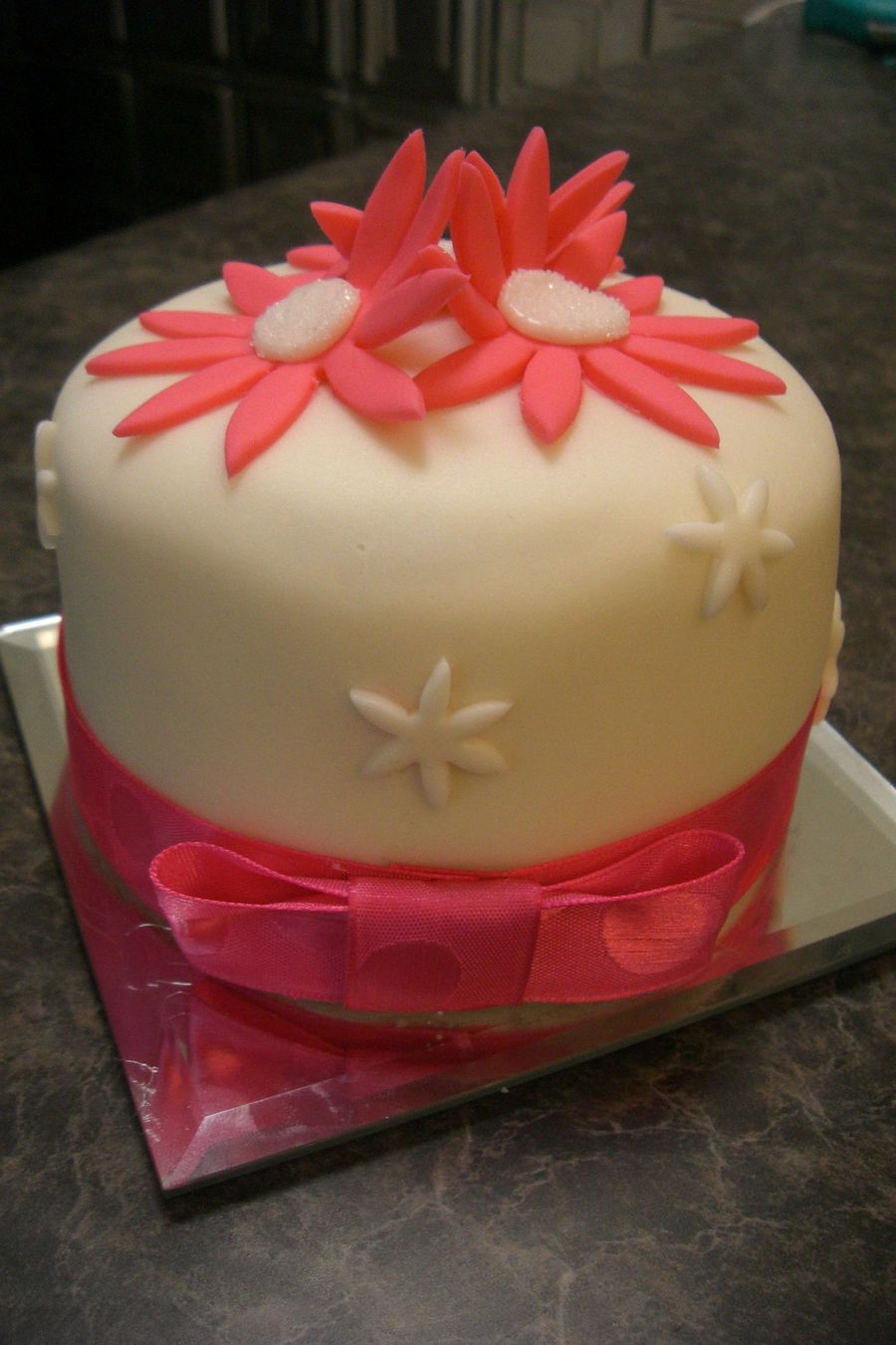 MiniDaisy Cake