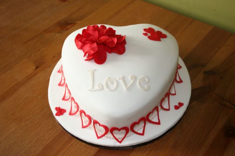 The Heart-Shaped Cake That Stirred Emotions You Never Knew Cake Could Feel