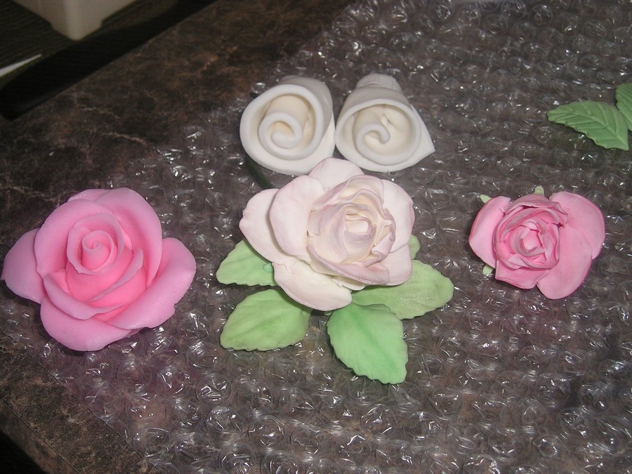 Gumpaste Roses