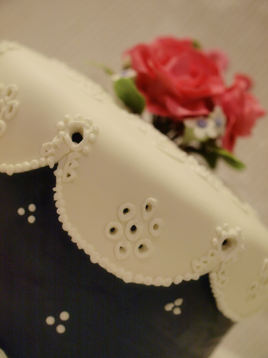 Sweet Eyelet Lace Cake