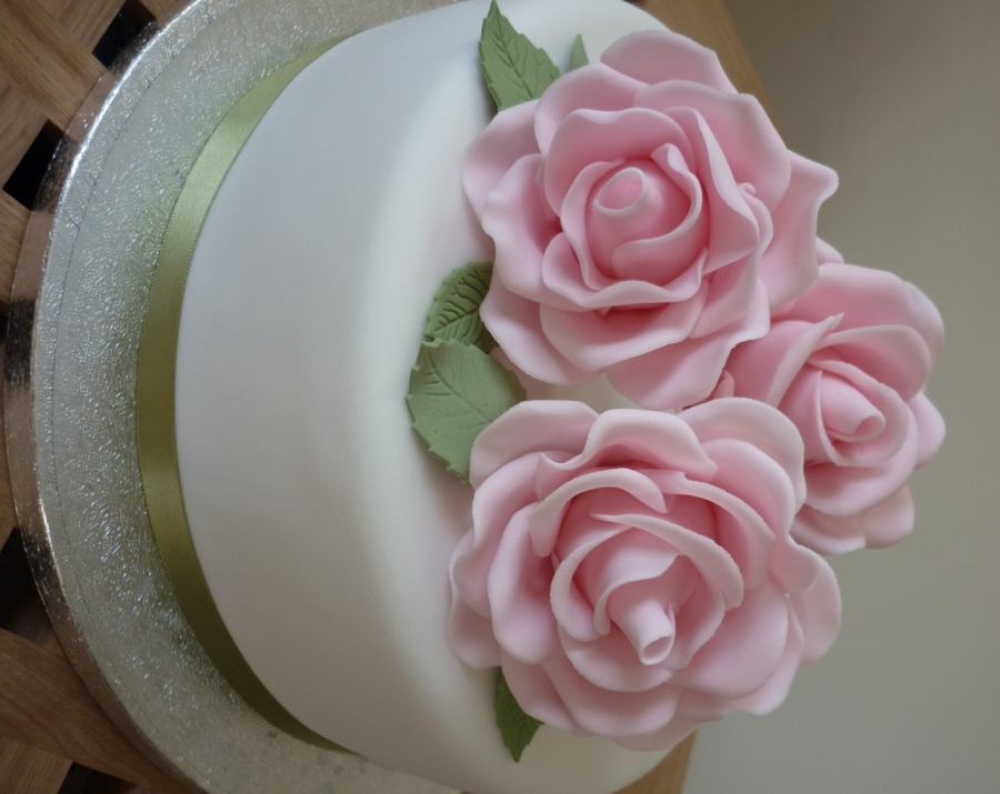 Sugar Roses Cake