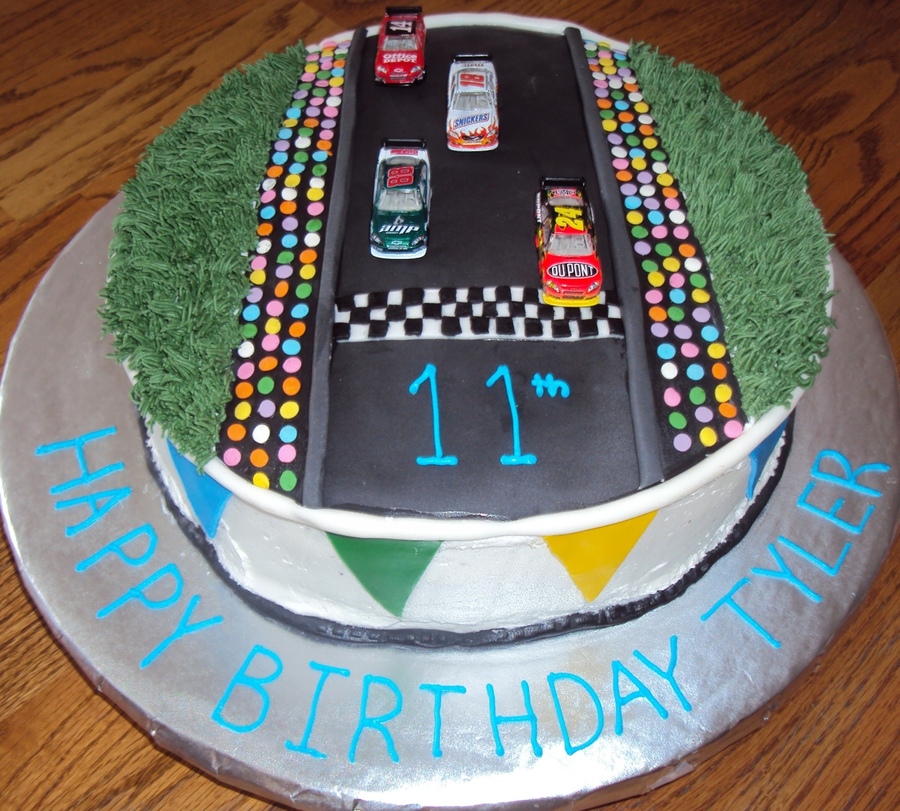 Race Track Birthday Cake - CakeCentral.com