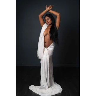 Desi dusky model posing almost topless while wearing a white saree in her hips and shoulder