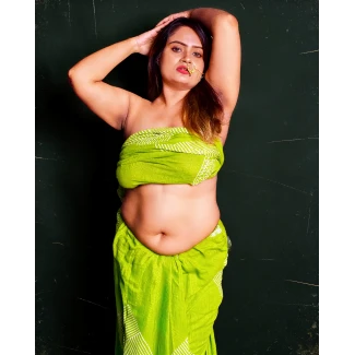 Desi MILF with full breasts and dark areolas in green saree exposing midriff