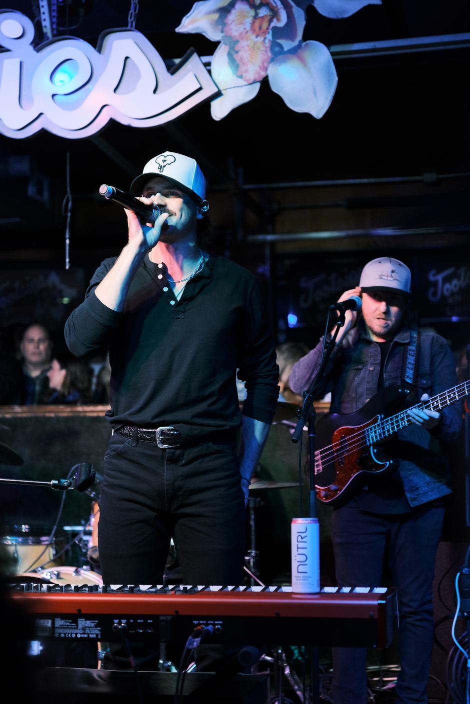 Tucker Wetmore opened the doors to “Tuck’s Tasty Tavern” – a pop-up bar experience | Interviews & Reviews by Center Stage Magazine #