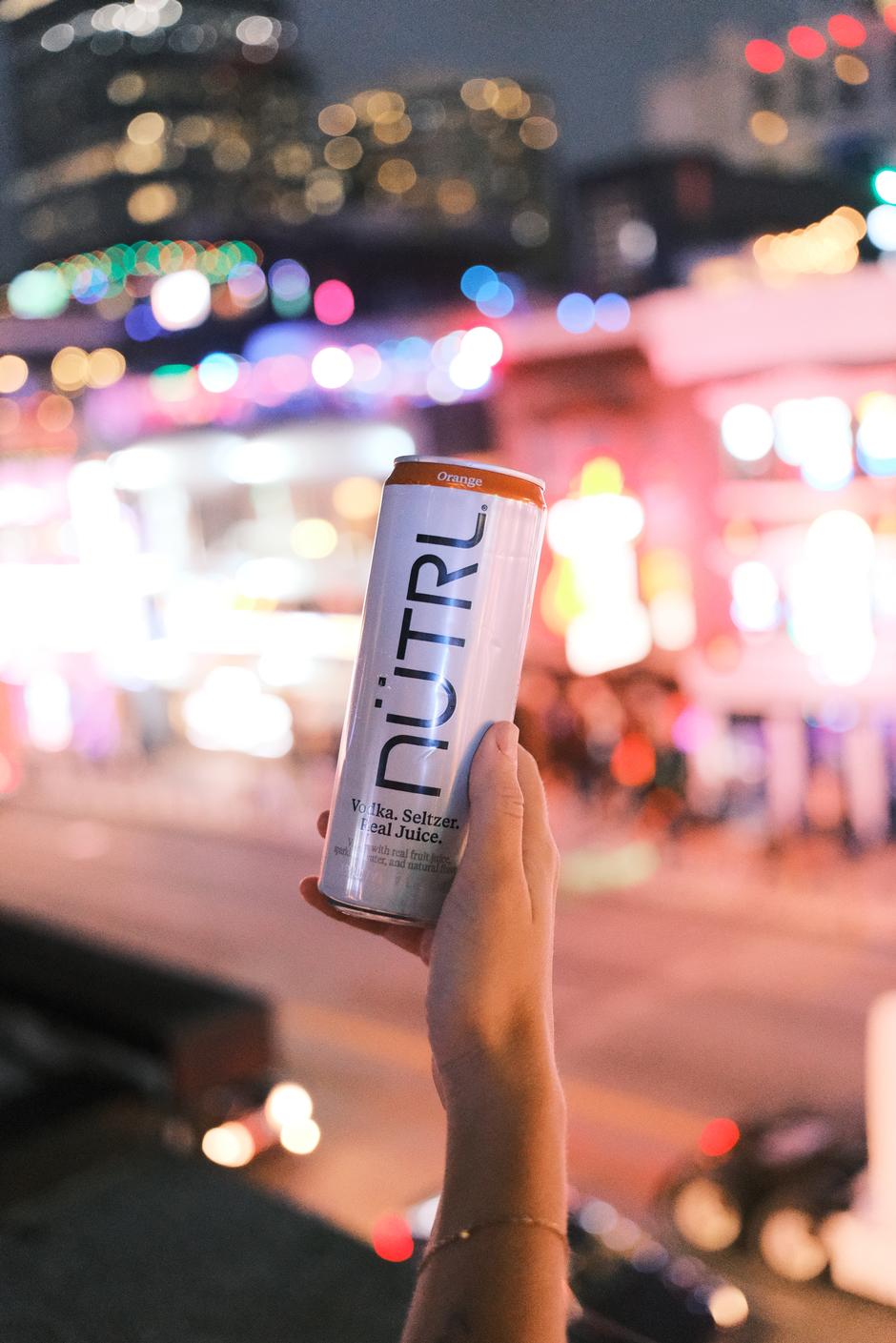 Tucker Wetmore opened the doors to “Tuck’s Tasty Tavern” – a pop-up bar experience | Interviews & Reviews by Center Stage Magazine #