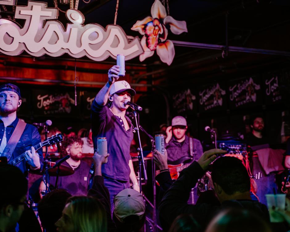 Tucker Wetmore opened the doors to “Tuck’s Tasty Tavern” – a pop-up bar experience | Interviews & Reviews by Center Stage Magazine #