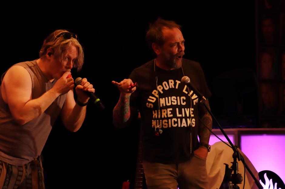 Supernatural 20th Anniversary Tour Finale in Nashville: Jensen, Jared, Mark Sheppard & SPN Family Magic | Interviews & Reviews by Center Stage Magazine #