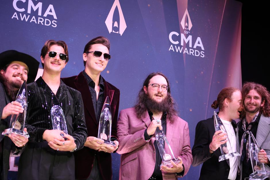 2025 CMA Awards Winners: Lainey Wilson Takes Entertainer of the Year Again, Ella Langley & Riley Green Win 3 Each – Full List | Interviews & Reviews by Center Stage Magazine #