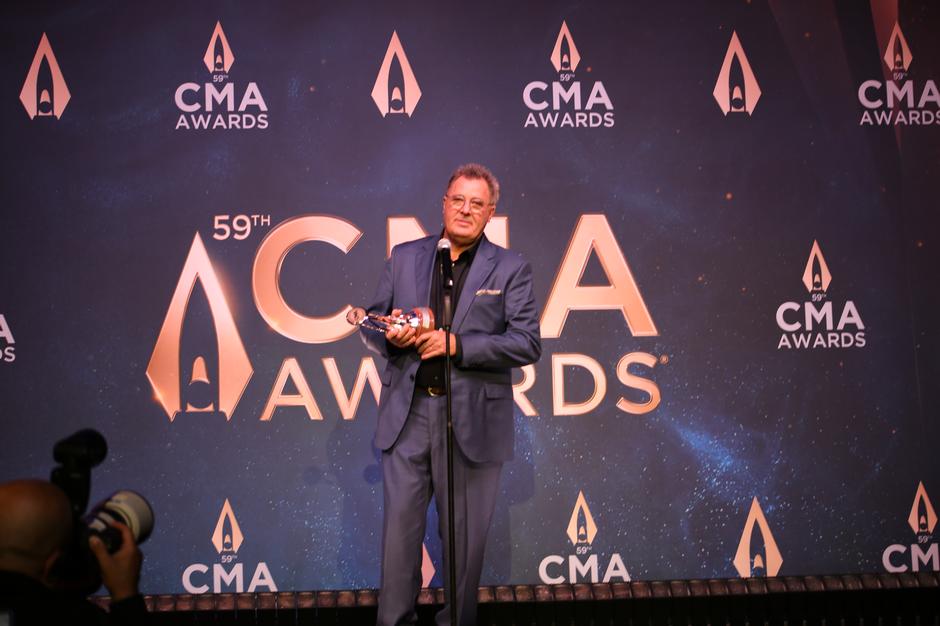 2025 CMA Awards Winners: Lainey Wilson Takes Entertainer of the Year Again, Ella Langley & Riley Green Win 3 Each – Full List | Interviews & Reviews by Center Stage Magazine #