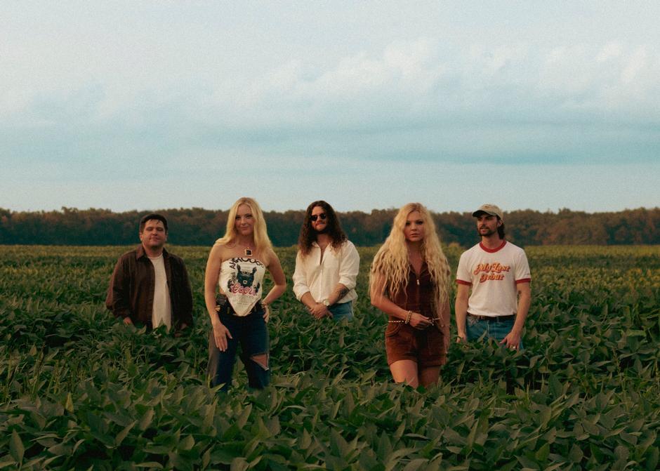 American Blonde Releases Heartfelt New Single “Delta Home” – Exclusive Premiere + Candlebox Tour Announcement | Interviews & Reviews by Center Stage Magazine #