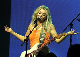 Conversations with Missy: Lindsay Ell CMA Fest 22 Fan Club Party